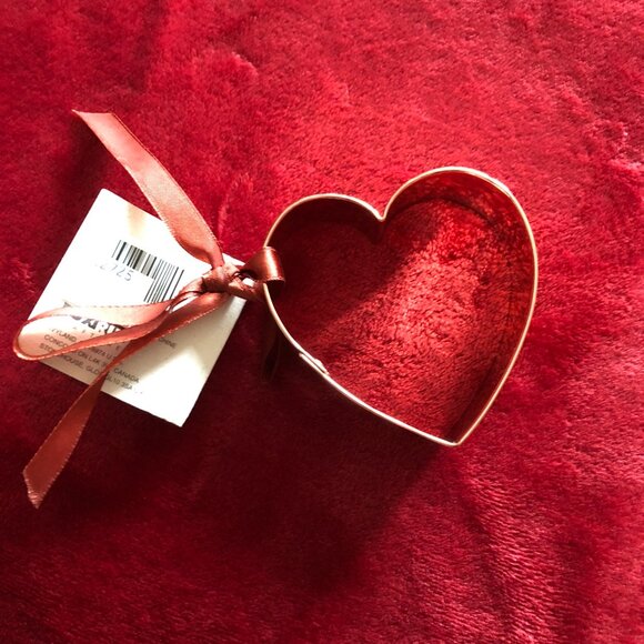 New with tags, Copper cookie cutter, measures 3" by 3" at widest/longest sides - Picture 2 of 4